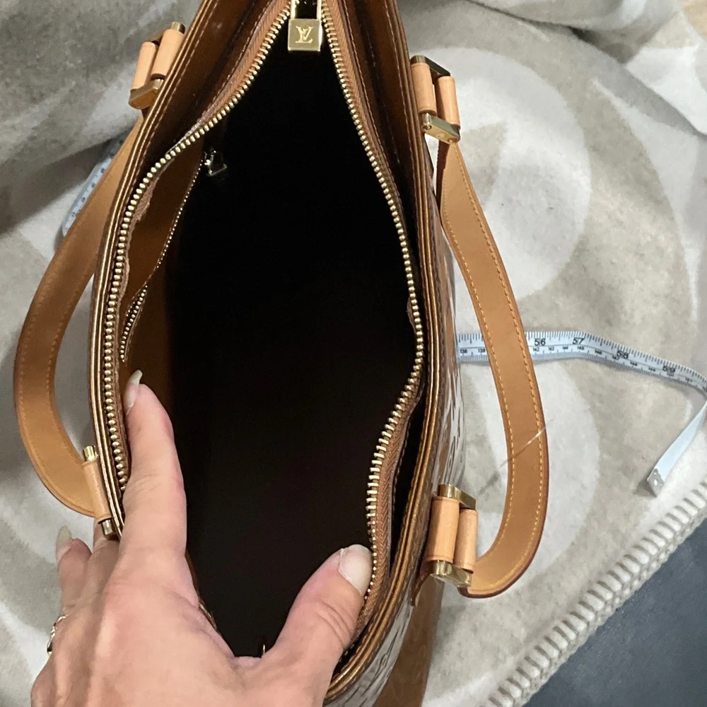 Louis Vuitton Houston Tote Bronze Leather
Monogram Vernis - Picture 8 of 10